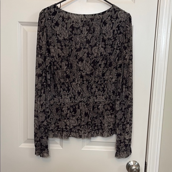 DR2 Black with Cream paisley Blouse with V-Neckline - Picture 8 of 8